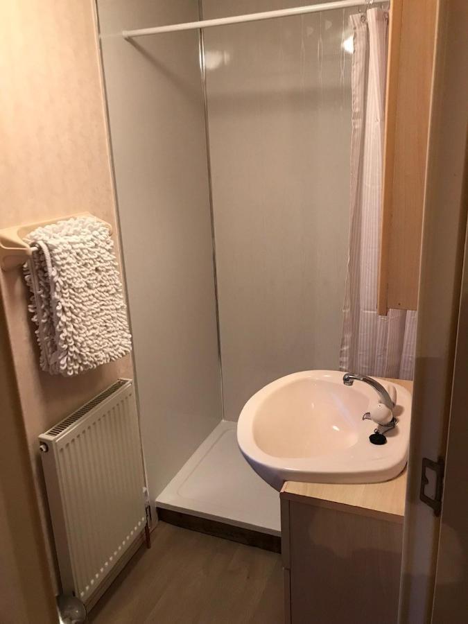 The Fox Inn, Roxby, Static Caravan Екстериор снимка
